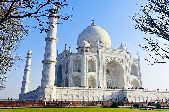 1-Day Trip to Taj Mahal and Agra from Mumbai with Both side Commercial Flights - Flying Mumbai–Delhi–Mumbai: the value of commercial flights