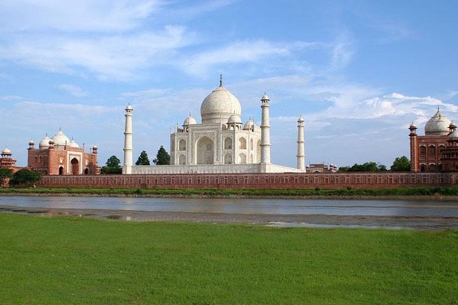 2-Day Tour to The Taj Mahal, Agra from Mumbai with Both Side Commercial Flights - Two-Day Taj Trip: the fast route from Mumbai