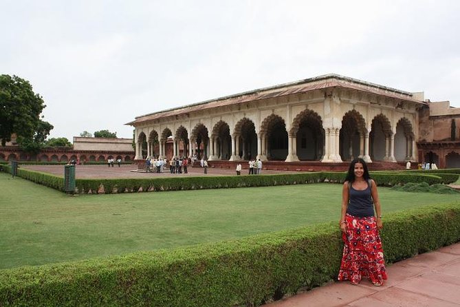 2-Day Tour to The Taj Mahal, Agra from Mumbai with Both Side Commercial Flights - How the private guide and driver shape the experience