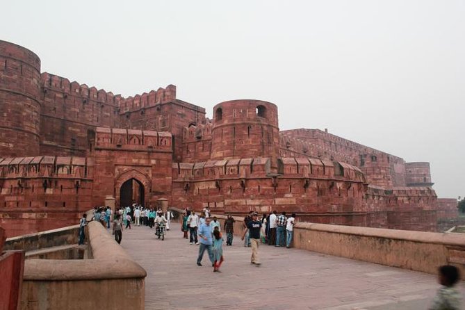 2-Day Tour to The Taj Mahal, Agra from Mumbai with Both Side Commercial Flights - 6am pickup and the flight-to-Agra plan
