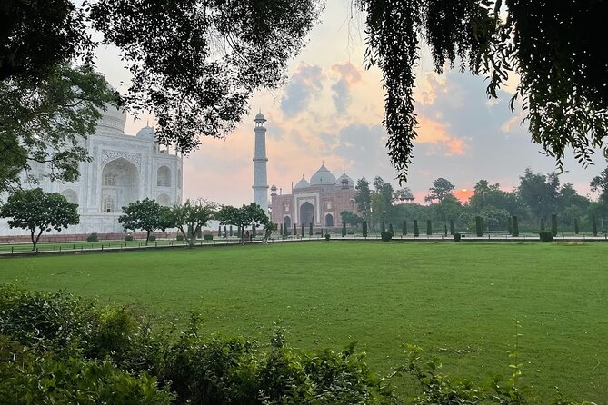 All Inclusive Taj Mahal Tour From Mumbai - Guides Nick and Neeraj: why the human touch is a big deal here