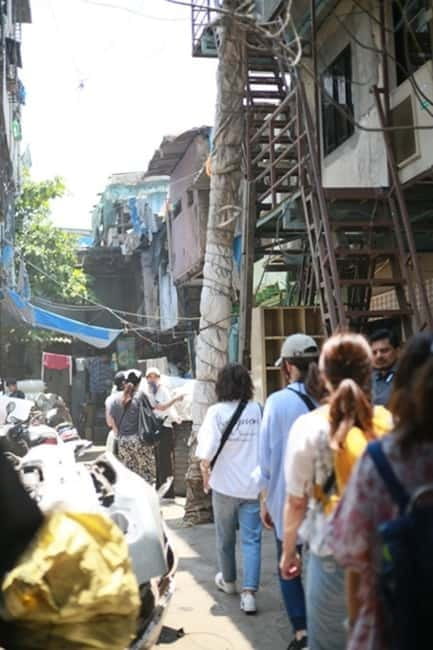Best Combo Tour: Dabbawalas, Dhobi Ghat and Slum with Train - Mumbai’s local train ride: the best kind of chaos