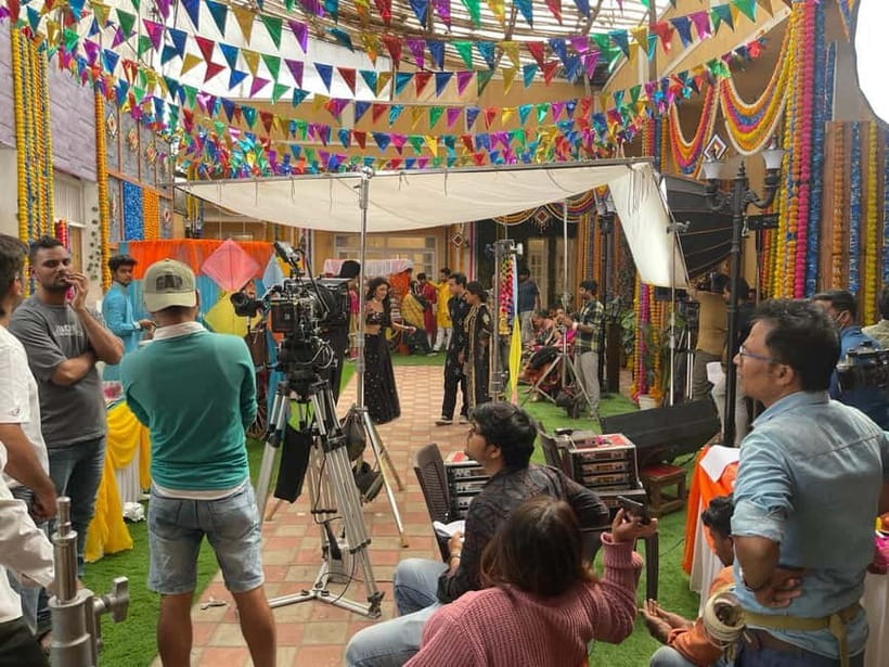 Bollywood Sightseeing and Celebrity Home Tour by Private Car - Bollywood Studio in Mumbai: What the Private Car Adds