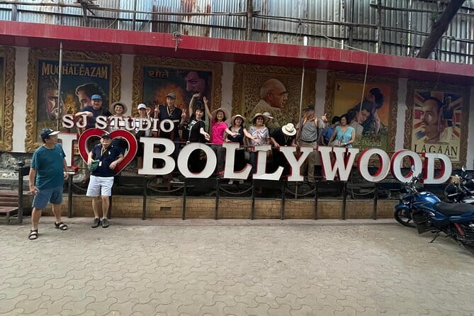 Bollywood Sightseeing and Celebrity Homes Tour by Private Car - Bandra Bandstand: Celebrity-Home Views Without the Fuss