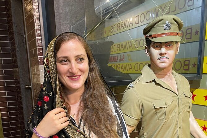 Bollywood Sightseeing and Celebrity Homes Tour by Private Car - Driving the Bollywood Walk of Fame Route: Where the Photos Make Sense