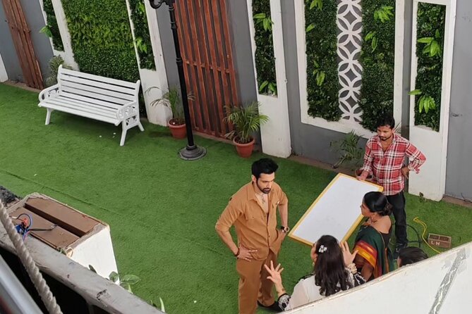 Bollywood Studio Tour with Guide and Transport - Bandra West: A Short Celebrity Drive With Context