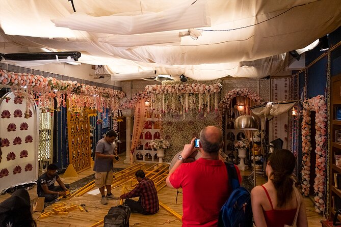 Bollywood Tour - The studio walk-through: sets, explanations, and catching live takes