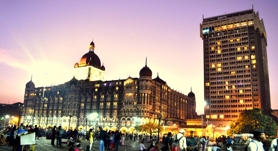 Bombay by Dawn - The morning trade lesson starts with newspapers and bargaining
