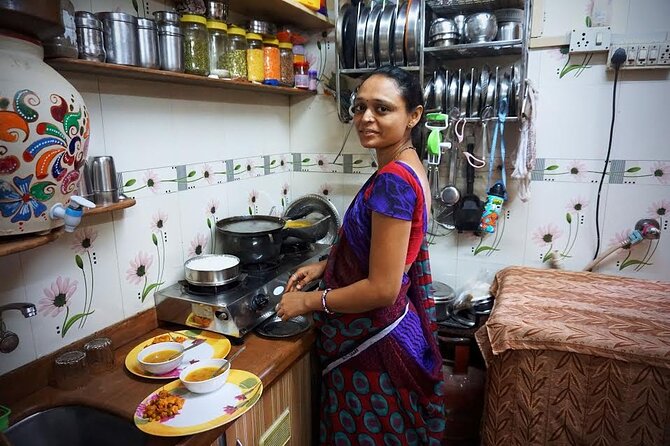 Dharavi Tour and Family Lunch - Who should book this Dharavi Tour and Family Lunch?