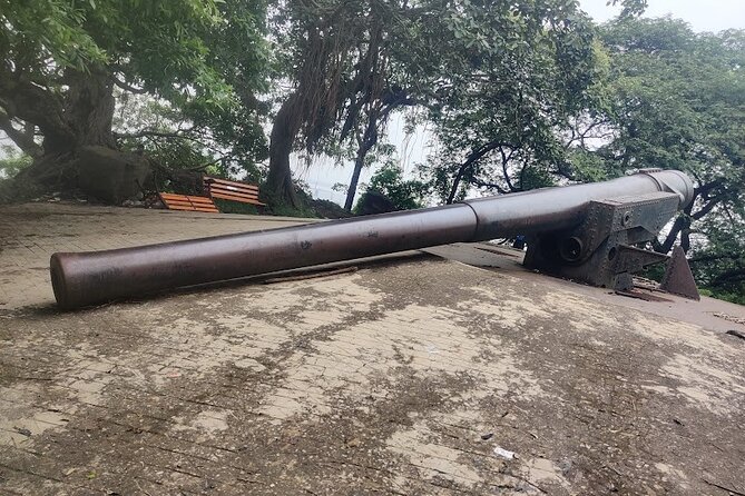 Elephanta Caves Mumbai Private Tour with Local Guide - The Shiva Trimurti cave: what to look for and why it matters