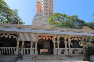 Essence of Mumbai: Half-Day Private Tour - Inside the car: air-conditioning, bottled water, and a guide who can steer