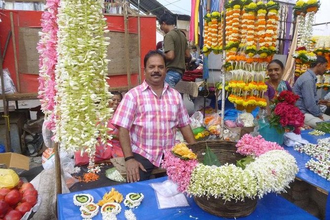 Explore the New colorful places in Mumbai Market Tour - Getting started at the Fort McDonald’s meeting point
