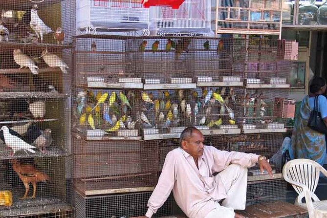 Explore the New colorful places in Mumbai Market Tour - Jama Masjid and Mumba Devi Temple: religion beside everyday trade