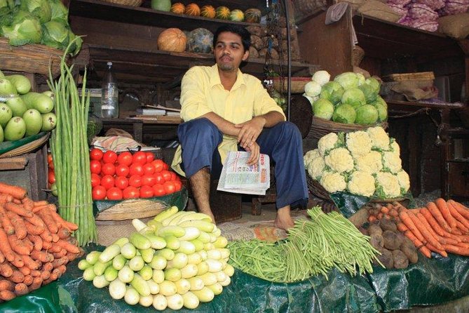 Explore the New colorful places in Mumbai Market Tour - Mangaldas Market: cloth and fabric shopping in the lanes