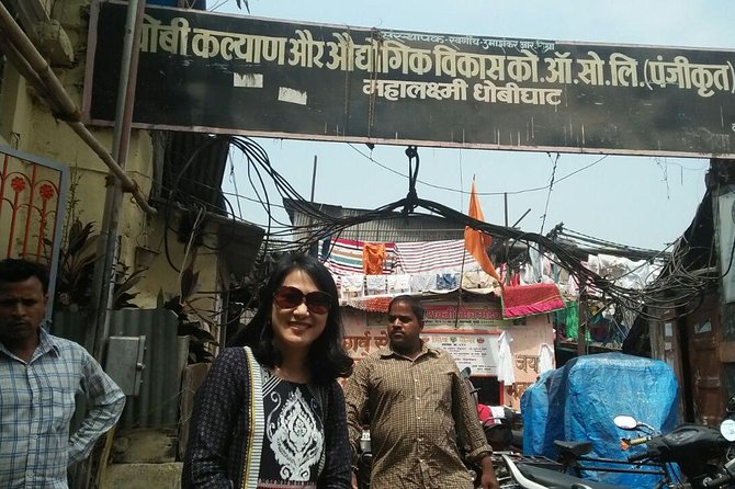 Full day city tour of Mumbai with guide & lunch - Siddhivinayak Temple: devotion, rules, and why this stop lands