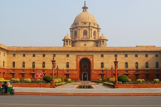 Golden Triangle Tour 4 Days From Mumbai with Return Flights - Day 1 in Delhi: Jama Masjid and the Red Fort area