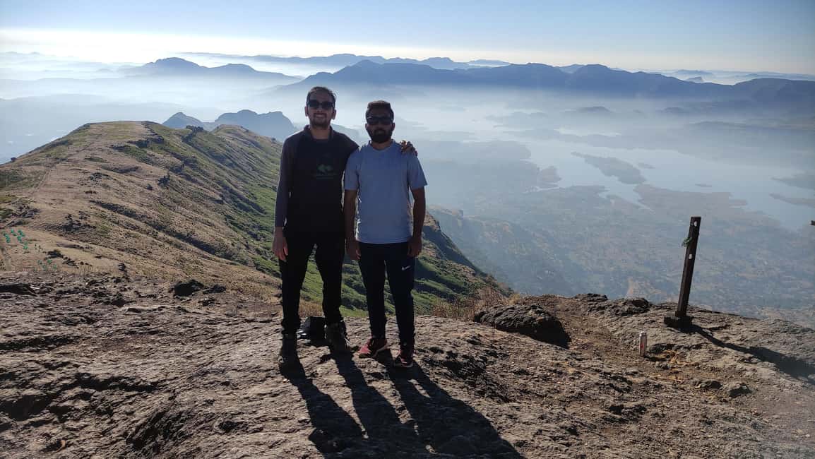Kalsubai Hike (Midnight Pickup) - Midnight pickup from DGA Vashi, Andheri, or Kanjur