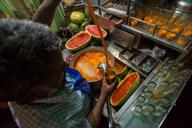 Mohd Ali Road Kebab & Curry Food Trail in Mumbai with Guide - Mohammad Ali Road: Why This Street-Food Area Works