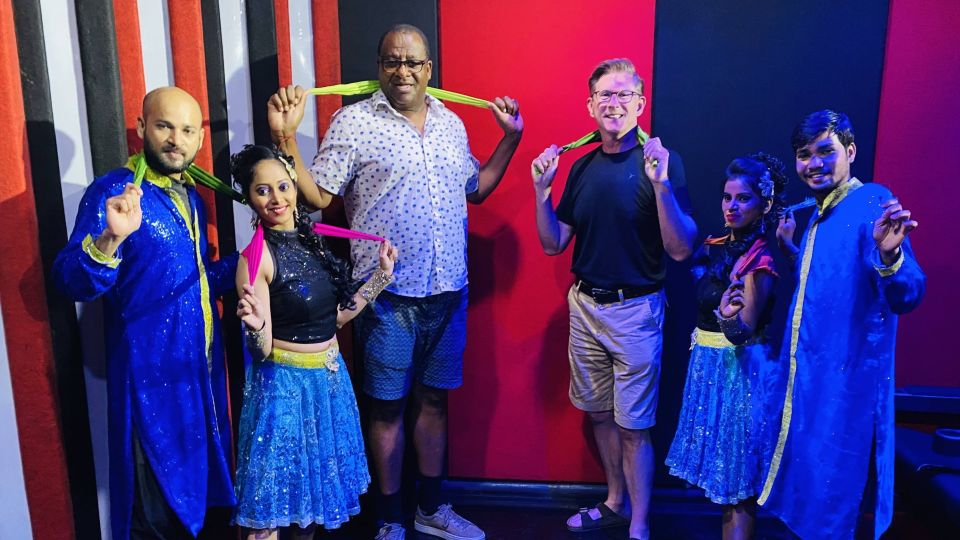 Mumbai: Bollywood Tour in Mumbai Film City - Star-home drive-by: a glamorous finish without pretending it’s a celebrity meet