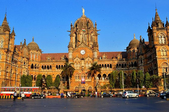 Mumbai City of Dreams Tour in Private Vehicle - Gateway of India and Colaba: arches, shops, and quick photo stops