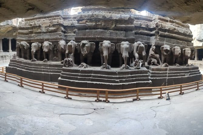 "Mumbai City Sightseeing Tour" - Hanging Gardens and Zoroastrian Resting Place: A Calm Pause