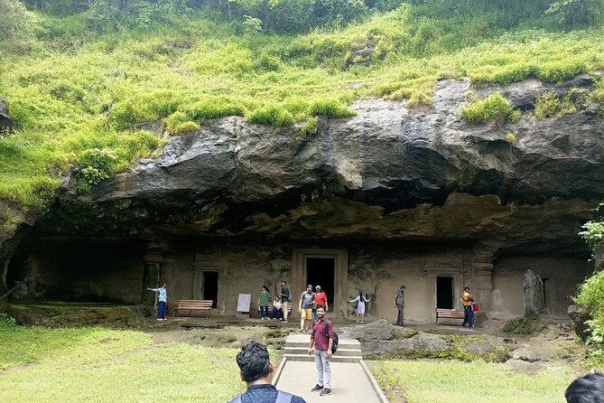 Mumbai City Sightseeing with Elephanta Caves Full Day Tour - Why the Ferry Ride Off Gateway of India Feels Like Part of the Tour