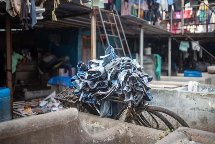 Mumbai: Dharavi Slum and Dhobi Ghat Laundry Tour - Mumbai local train: the 15-minute reality check