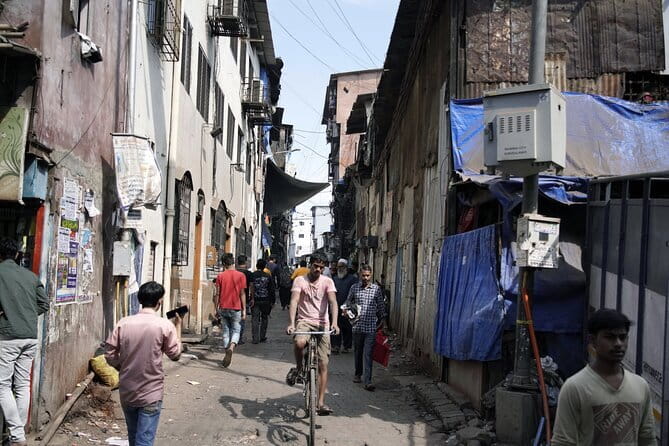 Mumbai Dharavi Slum, Dhobi Ghat & Dabbawala Lunchbox Tour - Dharavi with a Local Guide: Everyday Work and Community