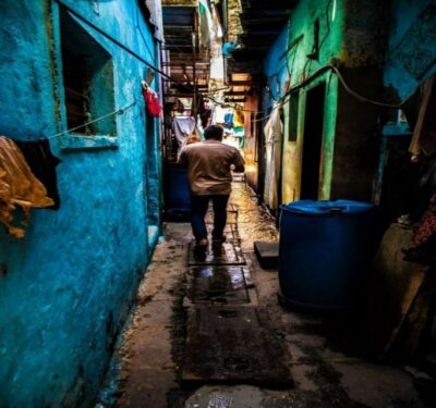 Mumbai: Dharavi Slum Slumdog Millionaire Tour with a Local - Meeting your local guide and getting oriented fast