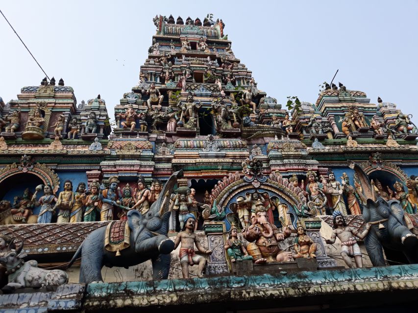 Mumbai: Dharavi Slum Walking Tour with Local Slum Dweller - Key things you’ll notice right away