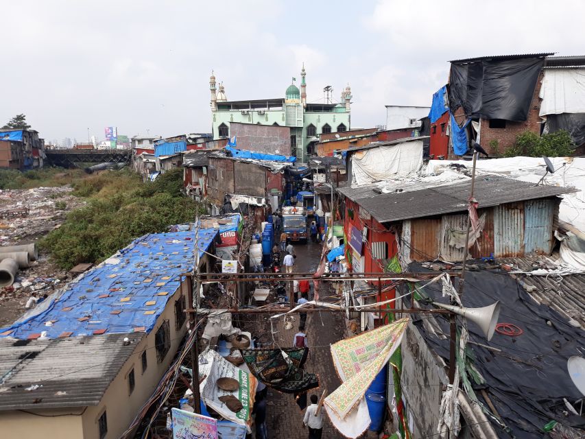 Mumbai: Dharavi Slum Walking Tour with Local Slum Dweller - Vegetarian lunch with a local family: simple, close-up, and real