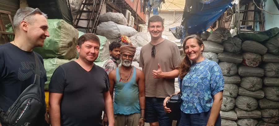 Mumbai: Dharavi Slumdog Tour -See the real Slum with a Local - Entering Dharavi from Mahim: where to meet and what to expect first