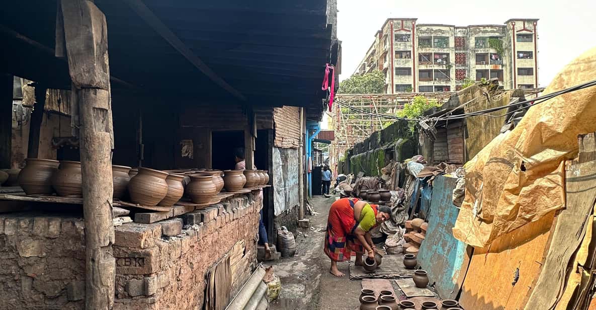 Mumbai: Discover India's Largest Slum -A Local's Perspective - Starting at Third Wave Coffee: Getting Oriented in Mahim