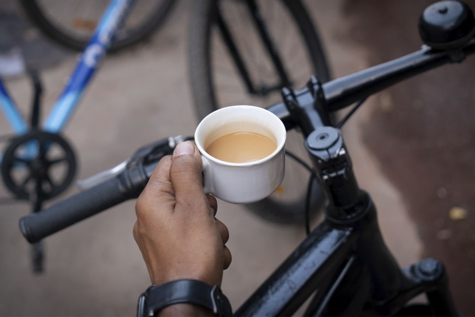 Mumbai: Early Morning Bicycle Tour - The route back to Colaba and the Madras Cafe breakfast reset