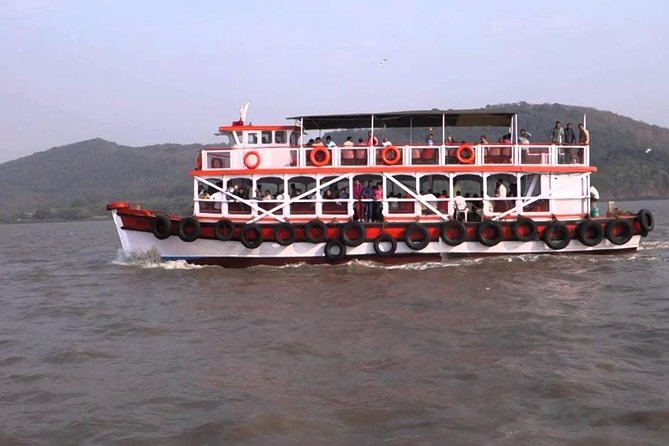 Mumbai Elephanta Caves Private Half-Day Tour including Guide - Meeting at Regal Cinema and getting to the Gateway of India