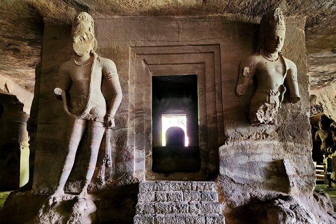 Mumbai Full-Day Sightseeing & Elephanta Caves Tour - Gateway of India: the photo stop that sets the tone