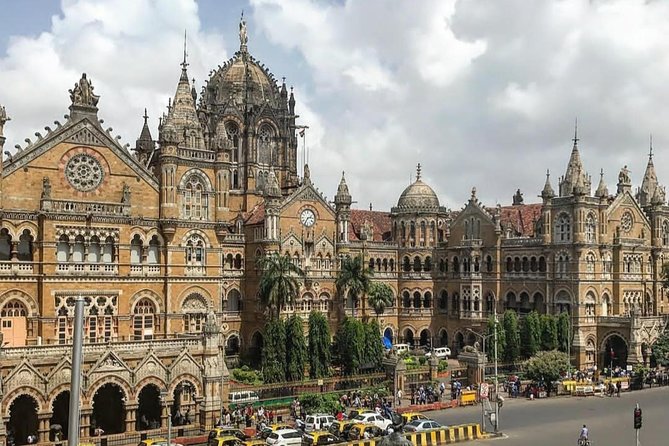 Mumbai Gems: 2-Day Private Tour with Elephanta, Slum & Dabbawala - Day One at Churchgate: Watching the Dabbawalas Start the Day