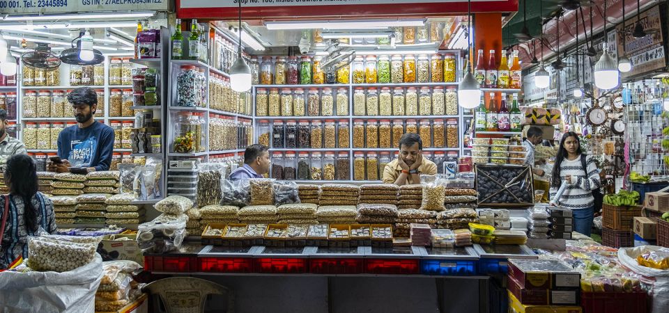 Mumbai: Local Markets & Temples Tour - Mumbai’s Market Maze: Commerce Meets Devotion