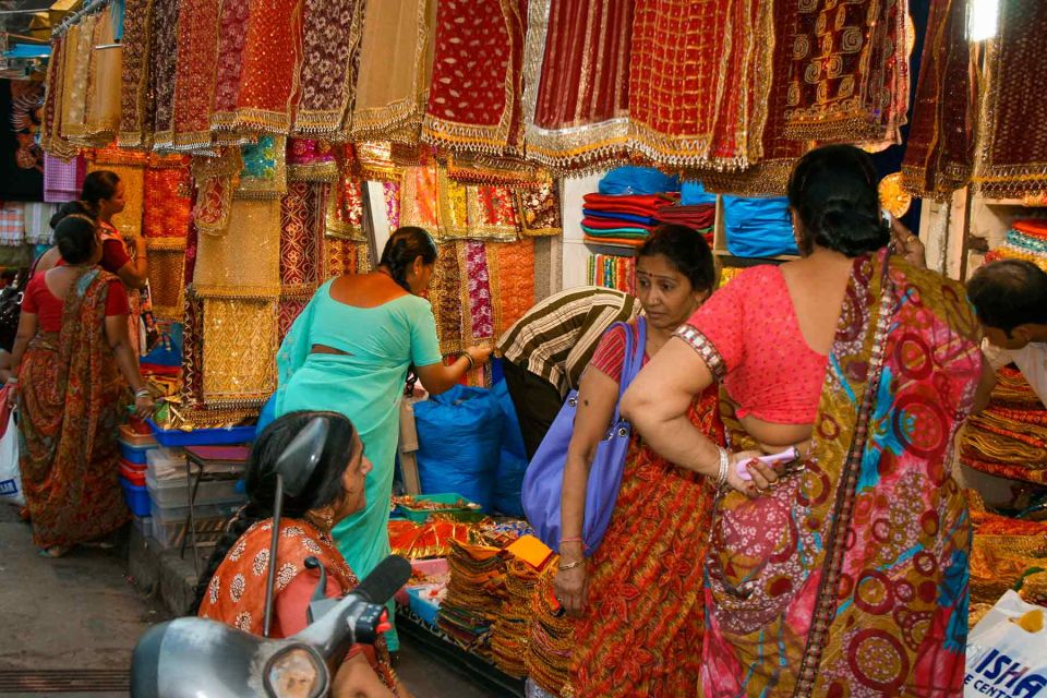 Mumbai: Local Markets & Temples Tour - Zaveri Bazaar and the Gold-District Vibe