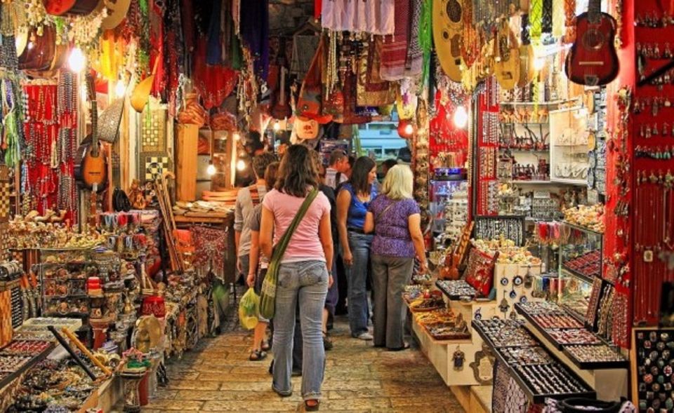 Mumbai: Magical Markets Tour - Start at Café Coffee Day (Noor Fort) and Get Your Bearings