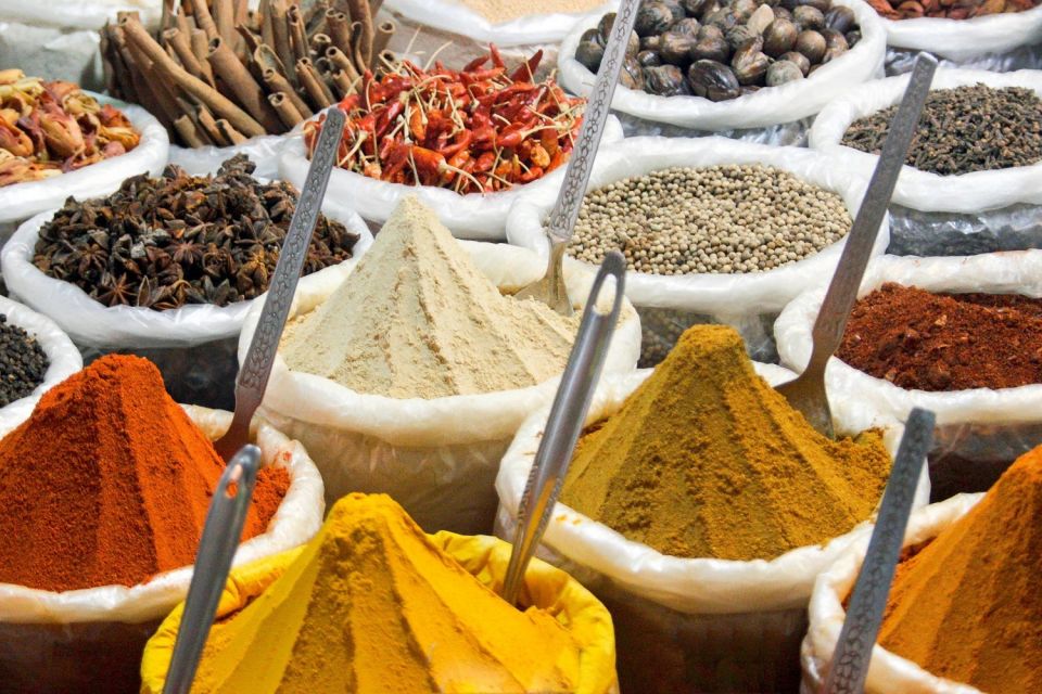 Mumbai: Magical Markets Tour - Kalbadevi Streets, Chor Bazaar Antiques, Mangaldas Silk Market
