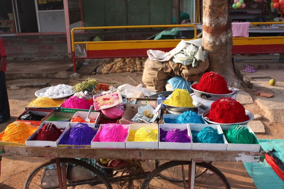 Mumbai: Magical Markets Tour - Shri Swaminarayan Mandir Vadtal + Bhuleshwar Market: Tradition Meets Shopping