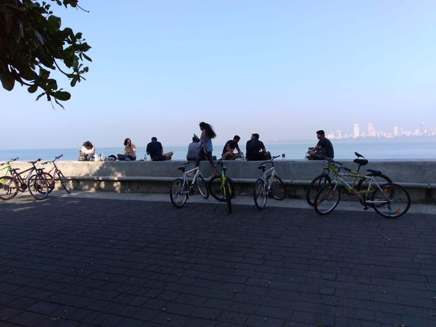 Mumbai: Morning Bicycle Tour - Marine Drive and the Arabian Sea: breakfast with a breeze