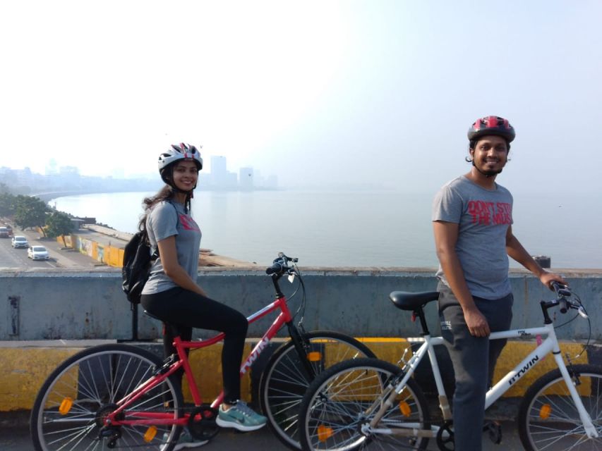 Mumbai: Morning Bicycle Tour - Meeting at Kailash Parbat and getting geared up fast
