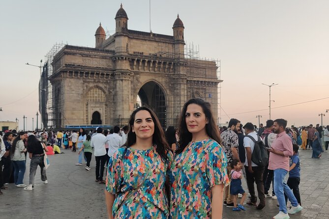 Mumbai Private Sightseeing Tour with Top Highlights - Gateway of India: your photo start with an easy first win