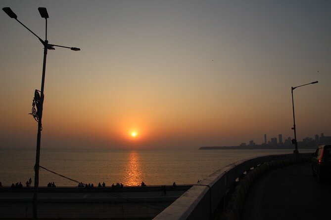 Mumbai: Private Sightseeing Tour with Top Highlights - Gateway of India and the Taj Mahal Palace photo moment