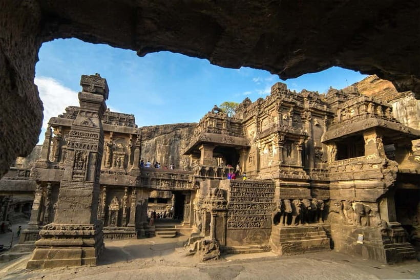 Mumbai: Same Day Tour of Ajanta & Ellora Cave's - Guides and Languages: Private Experience with Optional Deep Context