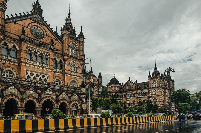 Mumbai Sightseeing Tour - Hanging Garden to Girgaon Chowpatty: city views and sea air