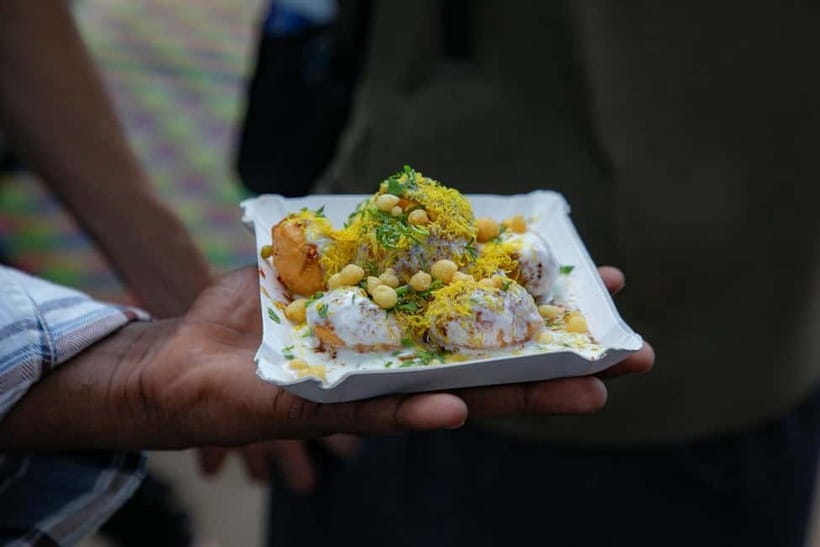 Mumbai: Street Food and Night Markets Tour - The first movement: walking and a black cab transfer