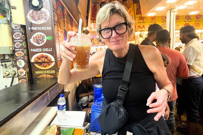 Mumbai Street Food & Beach Tour with 10+ Tastings - Stop-by-Stop: How the Juhu Beach Portion Unfolds